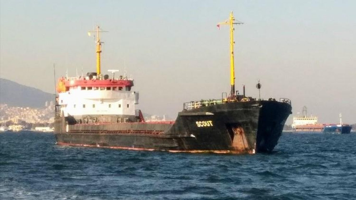 Инцидент на кораб в Черно море край Варна, закараха в болница ранен украински моряк