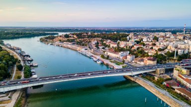 Товарен кораб с 600 тона пясък управляван от пиян капитан