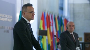 Унгария подкрепя България за членство в Шенген заяви унгарският външен