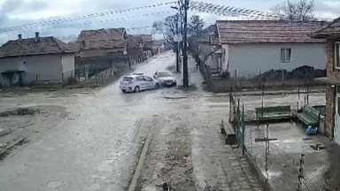 Началникът на полицията в Бяла Слатина Деян Николовски използва нетрадиционен метод