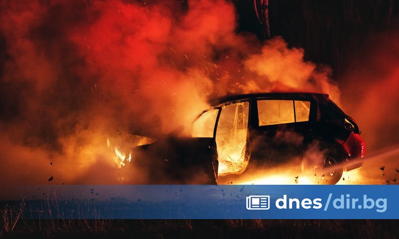 Няколко коли са изпепелени в центъра на София в нощта