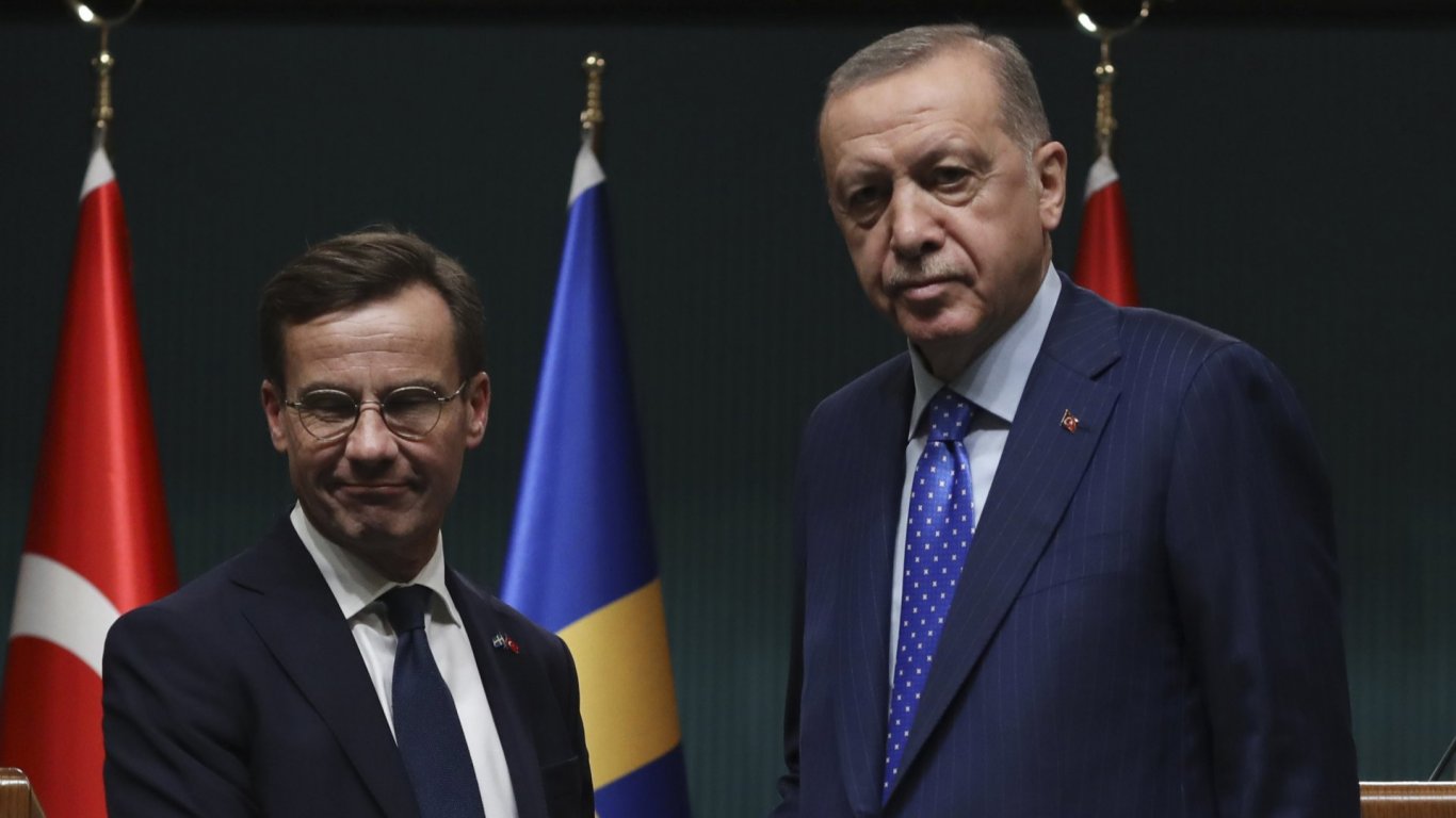 Турция поиска Швеция и Финландия да й предадат 130 "терористи"  
