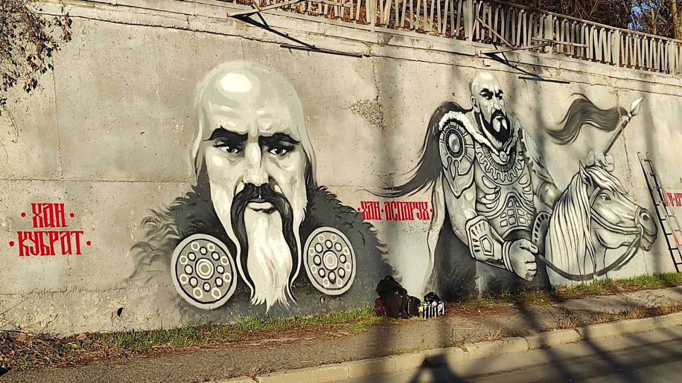 Възстановиха графитите на ханове и царе край Аспаруховия мост във Варна (снимки)