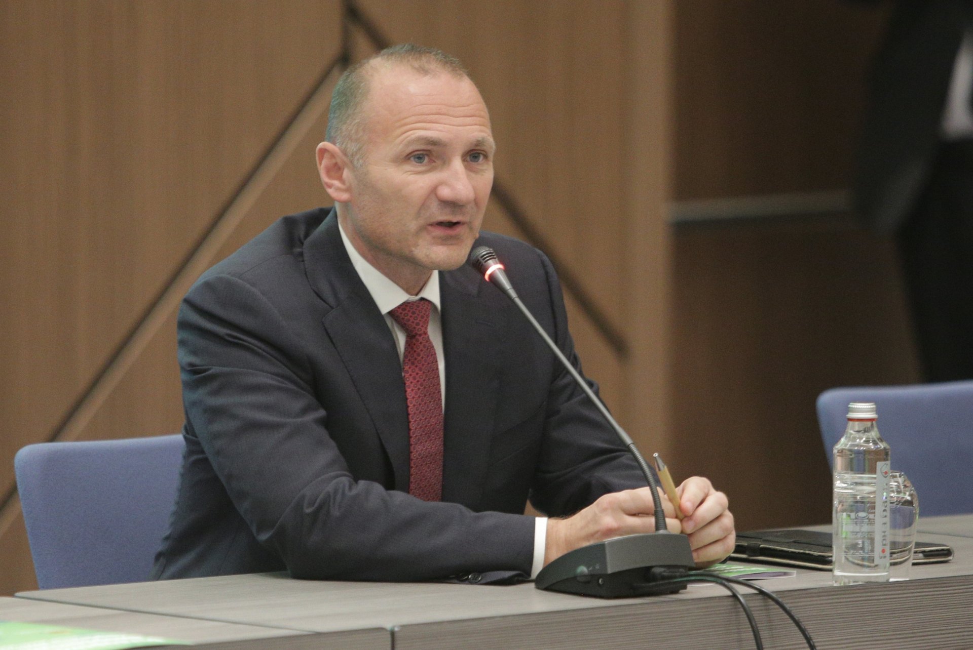 Служебният министър на енергетиката Росен Христов представи проект на стратегия за развитието на сектора за следващите 30 години