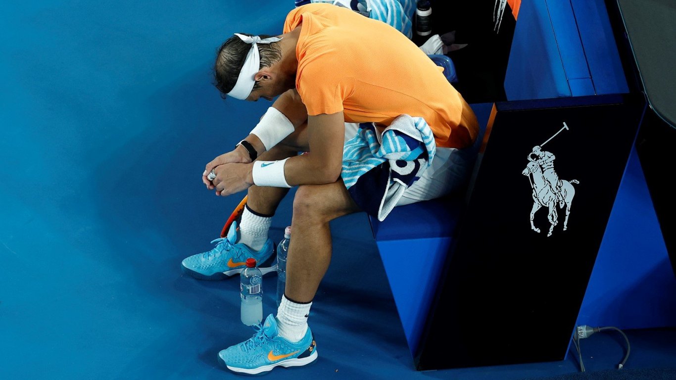 Драма и сълзи - нова травма обрече шампиона Надал на отпадане от Australian open 