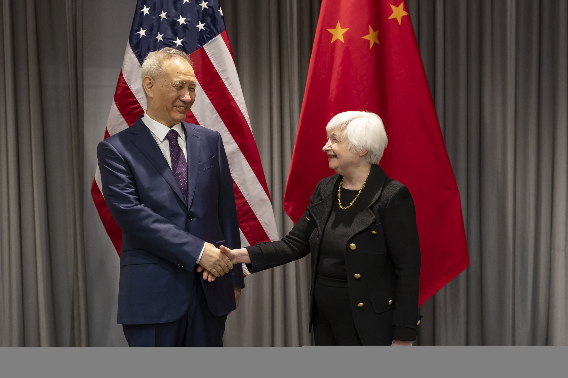 На 18 януари 2023 г. в Цюрих, Швейцария, министърът на финансите на САЩ Джанет Йелън се срещна за първи път с китайския вицепремиер Лю Хъ