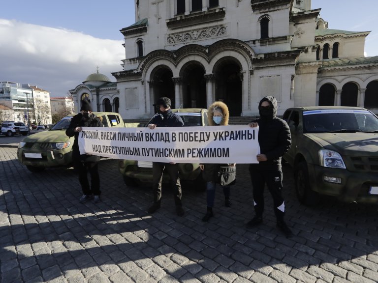 Руснаци у нас дариха джипове за украинската армия (снимки) | Днес.dir.bg