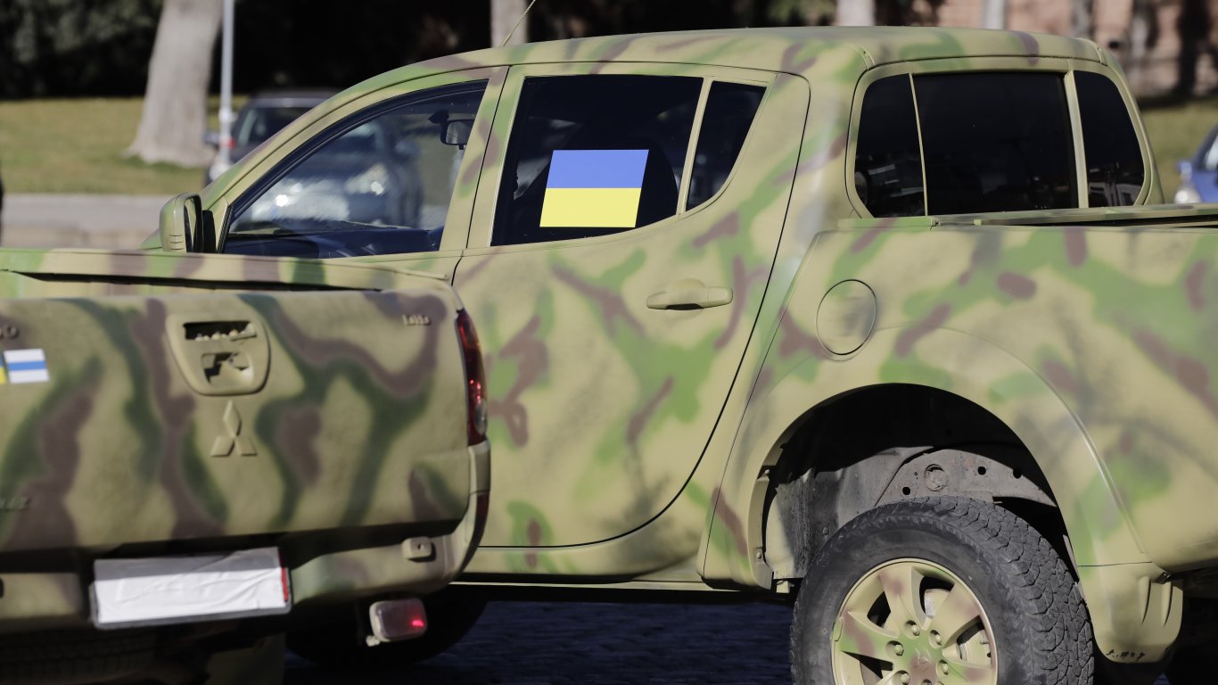 Руснаци у нас дариха джипове за украинската армия (снимки)