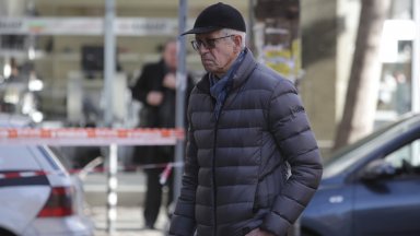 Президентът е част от групата Борисов Пеевски Радев