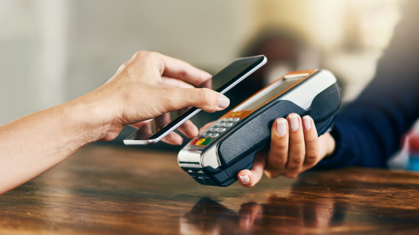 С дигиталния портфейл може да правите по-сигурни безконтактни плащания