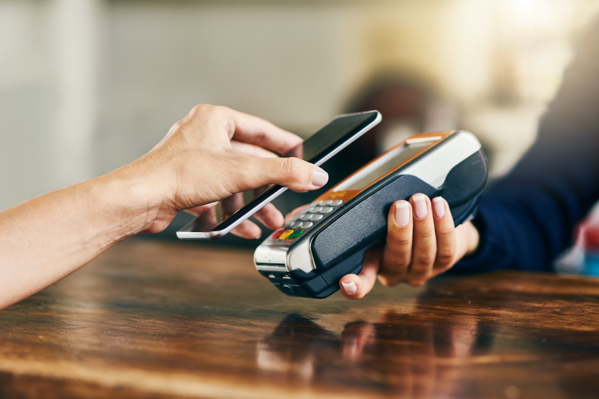 С дигиталния портфейл може да правите по-сигурни безконтактни плащания