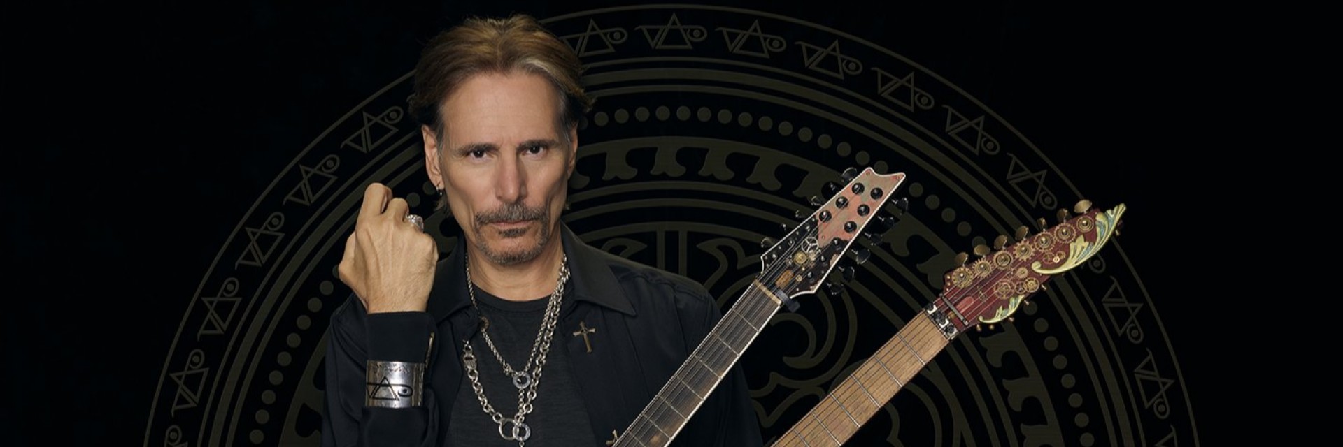 Виртуозът Стив Вай ще свири в България през април с уникална тройна китара