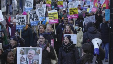 След първа историческа стачка през декември хиляди медицински сестри отново
