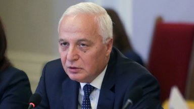 Според Цветков става дума за саботиране на завръщането му Няма да