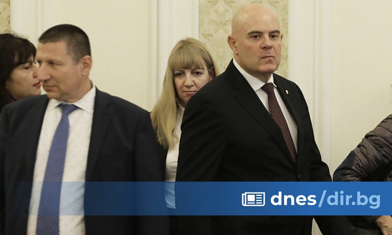 Миналата седмица министър Зарков пое ангажимент в рамките на правомощията