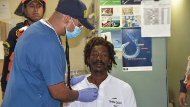 Колумбийската флота спаси мъж от Доминика оцелял на дрейфуваща платноходка