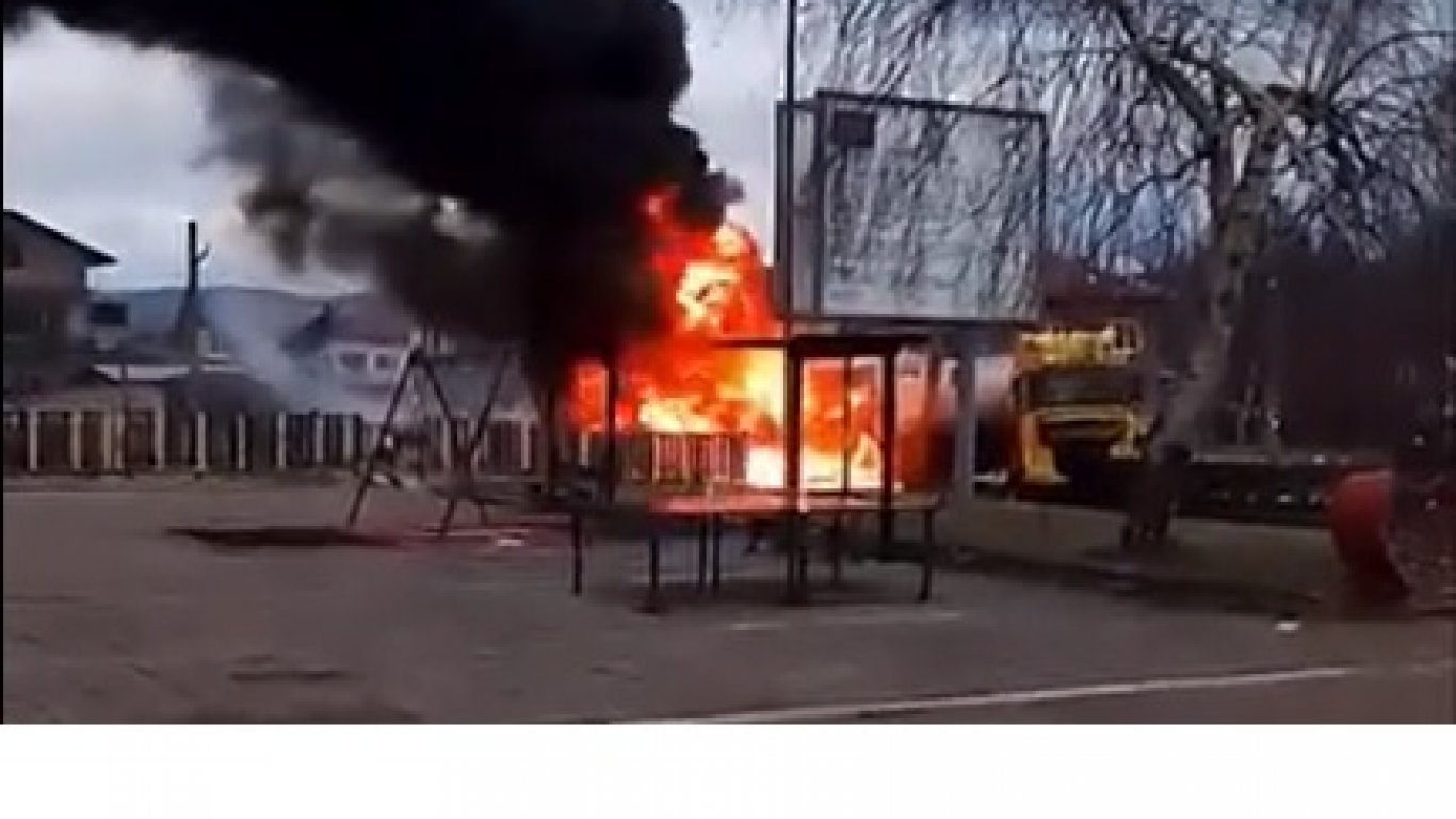 Цистерна с гориво се запали в Костинброд (видео)