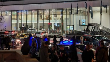 Сигнал за бомба евакуира столичния мол „Парадайс“ (снимки)