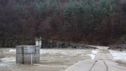 Проливни дъждове в Смолянско наводниха къщи и спряха тока