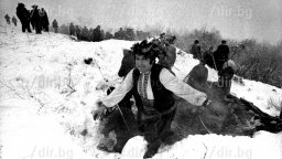 28 януари 1980 г.: В Етрополе гонят зимата по тракийски обичай
