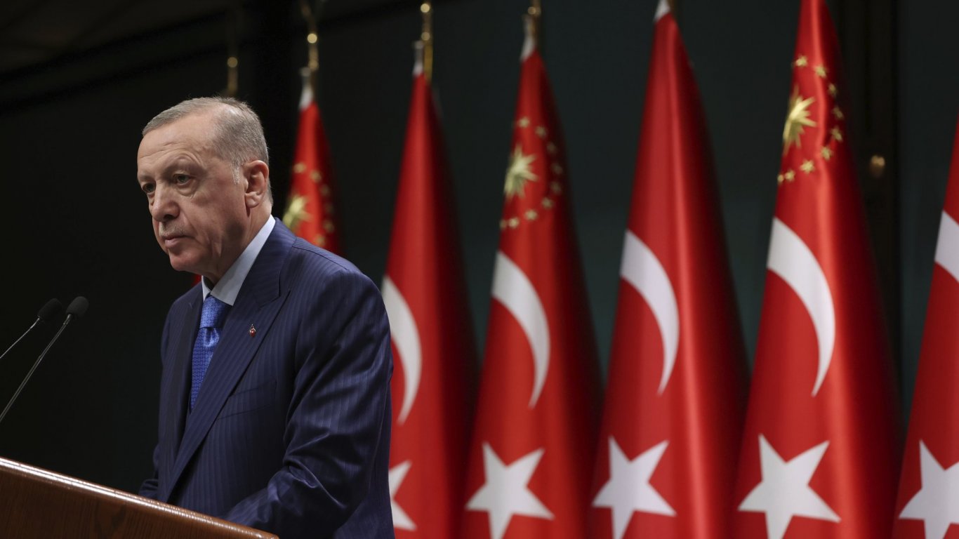 Ердоган подписа указ за насрочване на парламентарни и президентски избори на 14 май