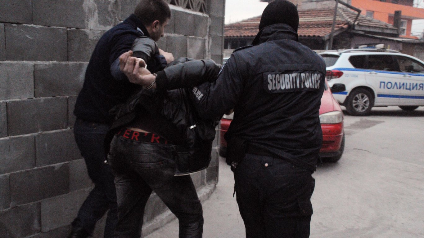 Спецакция срещу купения вот в Сандански и Кресна, арестувани са четирима души (видео)