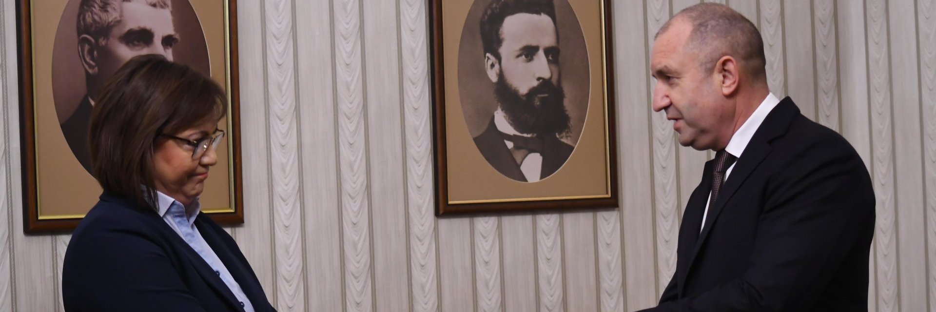 Корнелия Нинова върна папката с неизпълнения мандат на президента