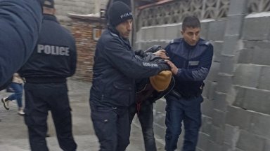 Още седем души са задържани в Бургас по време на