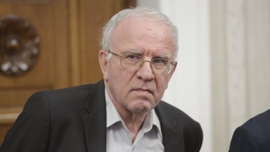  Цветозар Томов напусна поста на представител на ЦИК след скандал за изборния протокол 