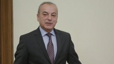 Политиците не трябва да противопоставят хората един на друг а