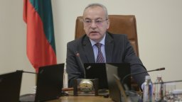 Донев: От 1 февруари децата до 10 г. ще пътуват безплатно в градския транспорт в страната