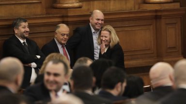 Преговорите между Демократична България и Продължаваме промяната продължават Двете формации