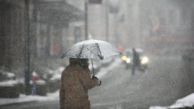 Първи сняг заваля във Варна Земята побеля в по високите райони