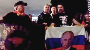 Бащата на Джокович предизвика скандал след позиране с руския флаг
