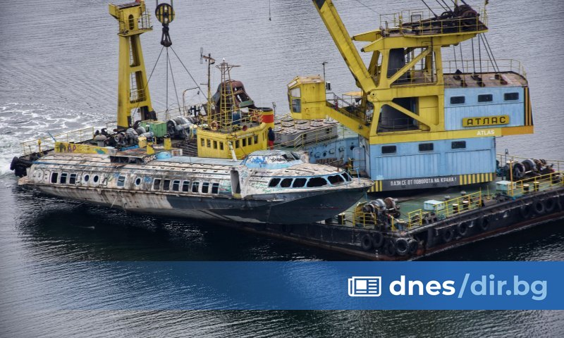 Днес беше преместена кометата от парка в Аспарухово до кейово