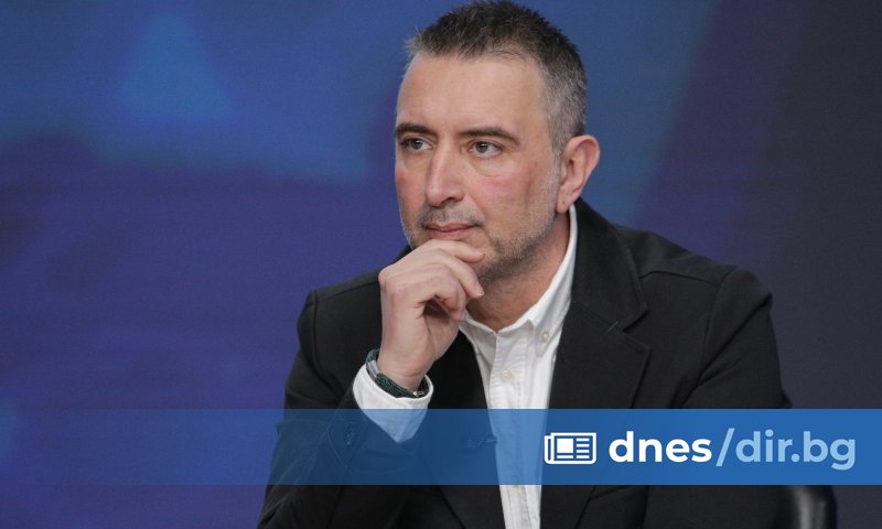 Той обясни, че е важна структурата на работа, която ще