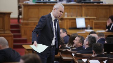 Ние ще говорим с всеки който ни покани защото в