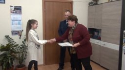 Полицията в Бургас награди 10-годишната Анабел, която помогна за задържането на пиян шофьор