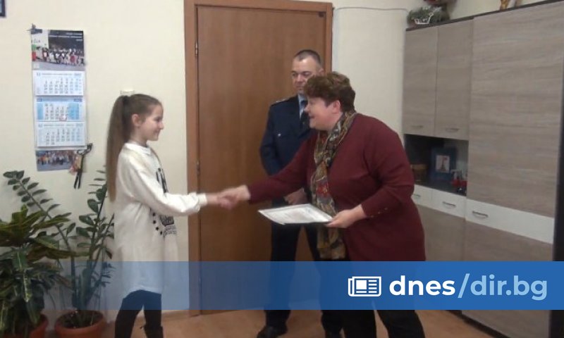 Полицията в Бургас награди 10-годишната Анабел, която помогна за задържането на пиян шофьор