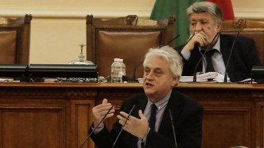 Парламентът поднови обсъждането на първо четене на пет законопроекта за