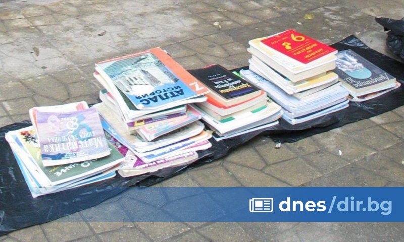 Учебниците да станат безплатни за всички ученици от 1 до