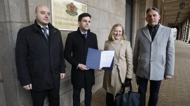 Продължаваме Промяната ПП и Демократична България ДБ внесоха в Конституционния
