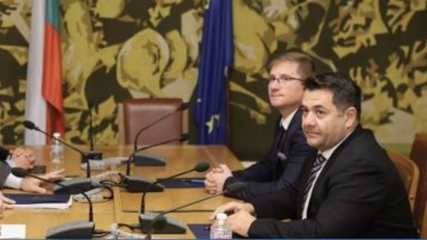 Народните представители от Възраждане Иво Русчев и Димо Дренчев зададоха