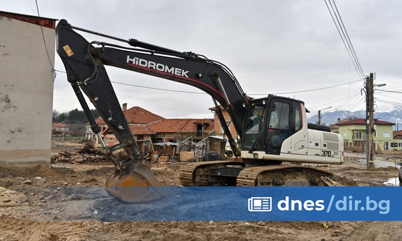 Очаква се да бъдат блокирани Подбалканския път и прохода Троян-Кърнаре.
Богдан,