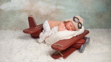 С бебе в самолет: Какво трябва да знаем?