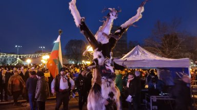 Шествие от сградата на Община Перник до Двореца на културата