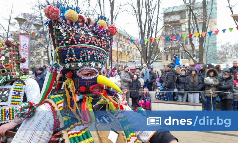 Международен фестивал на маскарадните игри Сурва в Перник е най-шумното