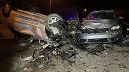 22-годишен загина след удар в дърво и три коли край Батановци