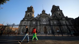 Реликви в 23 оловни кутии са открити в катедрала в столицата на Мексико