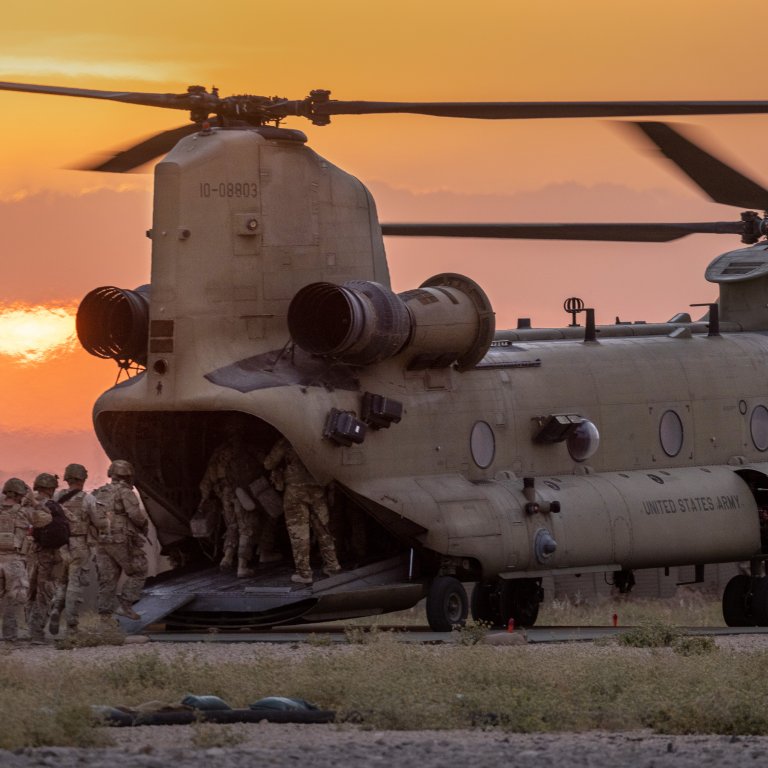 САЩ не се отказват от 60-годишния хеликоптер CH-47 Chinook